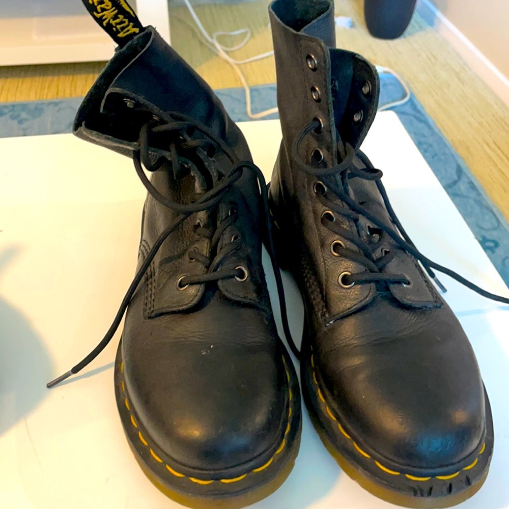 Dr. Martens pascal black boots